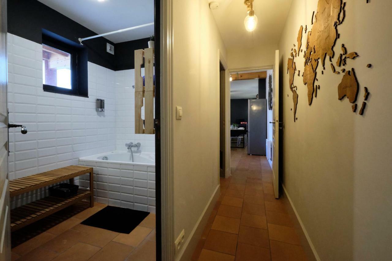 Mélina - appartement dans les remparts de la Bastide avec parking et terrasse Carcasona Exterior foto